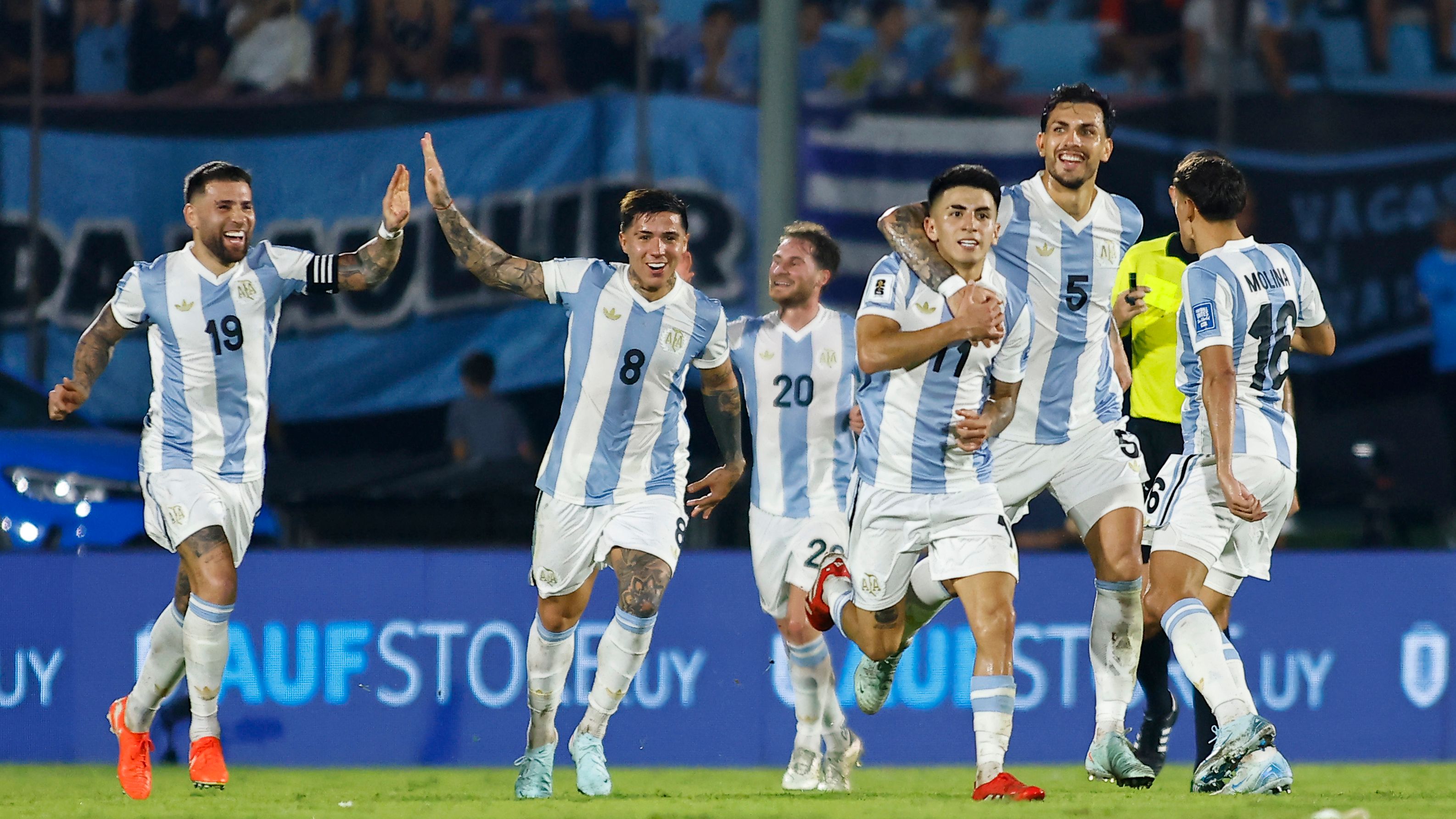 ทีมที่ผ่านเข้ารอบฟุตบอลโลก 2026: รายชื่อทีมทั้งหมดสำหรับสหรัฐอเมริกา แคนาดา และเม็กซิโก