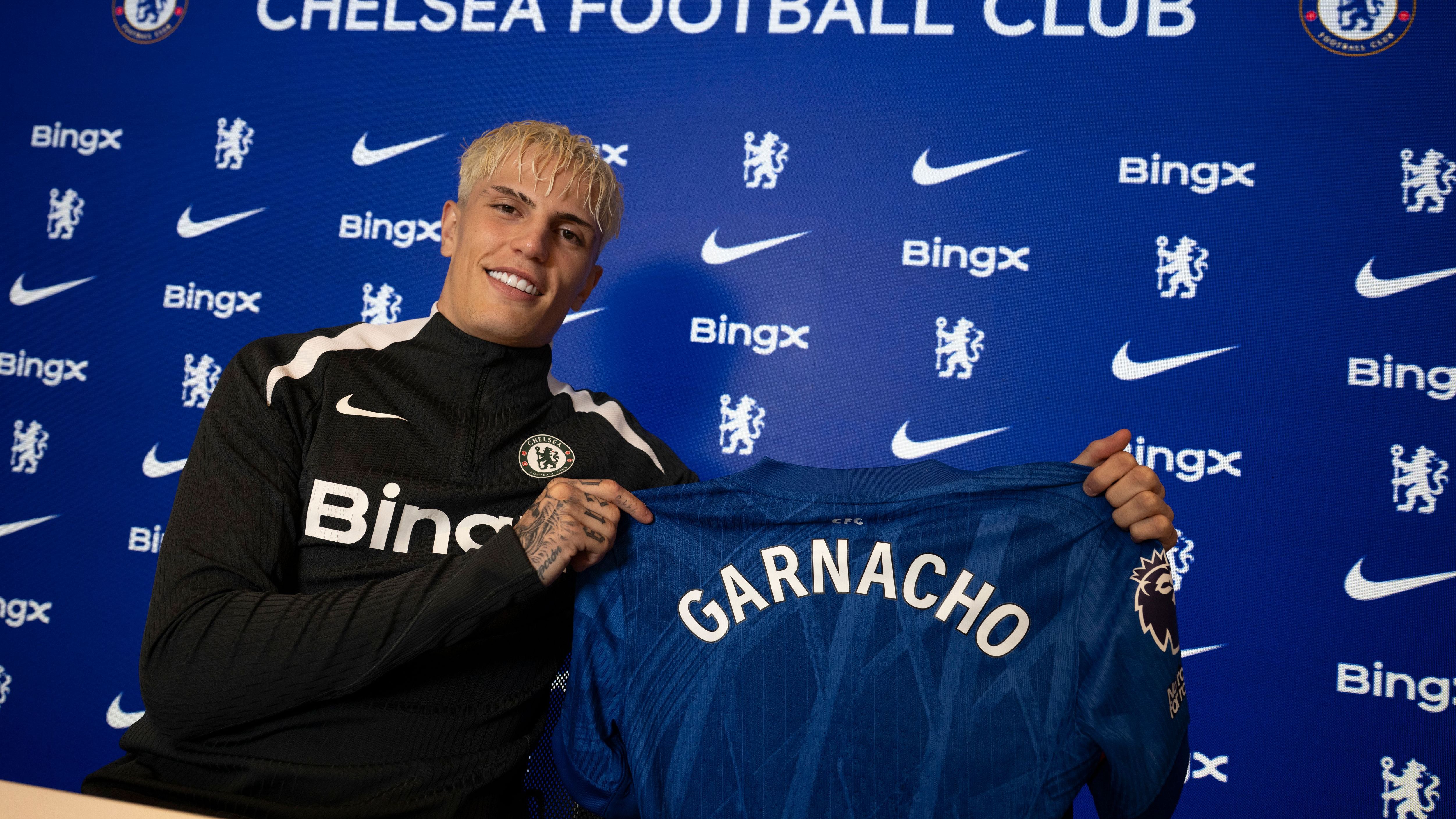 Alejandro Garnacho Sparks Controversy Among Manchester United Fans After £40m Chelsea Transfer, Revealing Childhood Admiration for a Stamford Bridge Icon