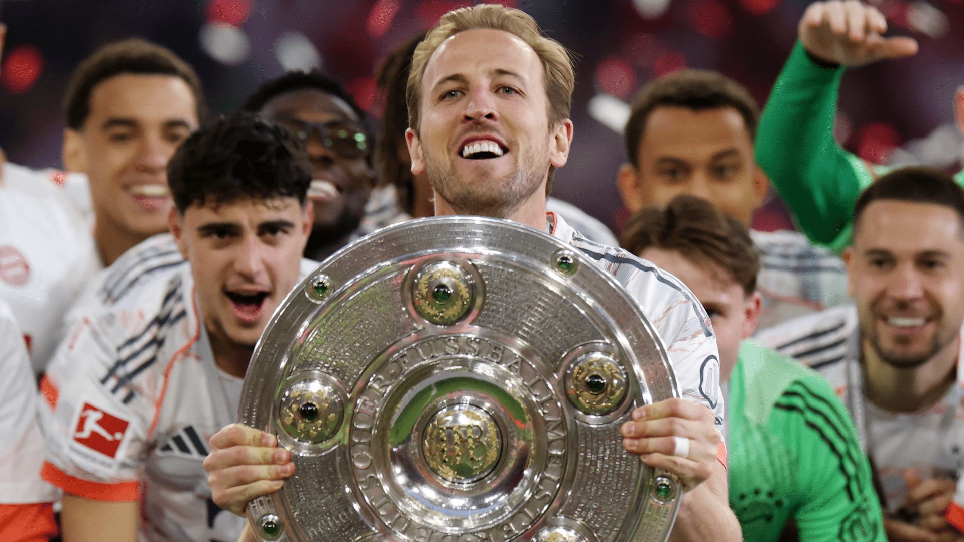Harry Kane Eyes Post-World Cup Return to England with Manchester United Transfer Speculation Amid Activated Clause