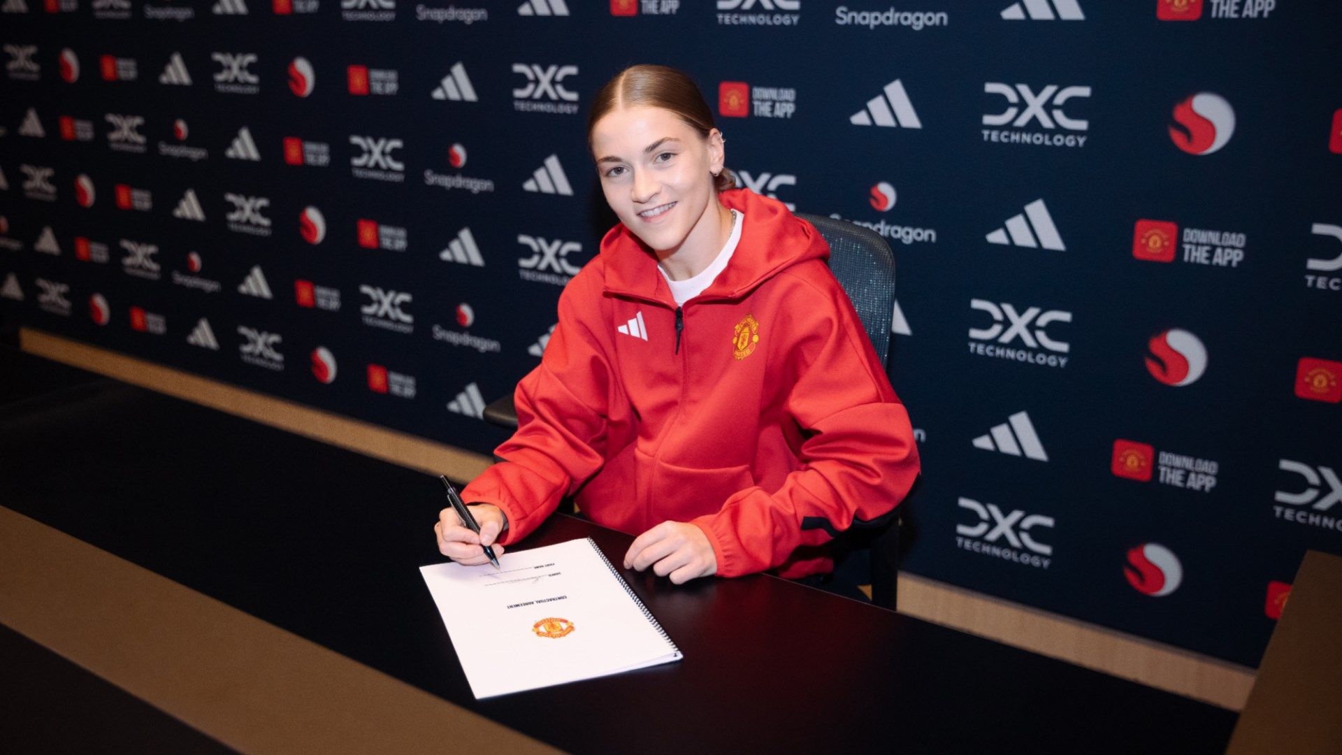 Official Swap: England Internationals Jess Park and Grace Clinton Exchange Clubs Between Manchester City and United on WSL Deadline Day