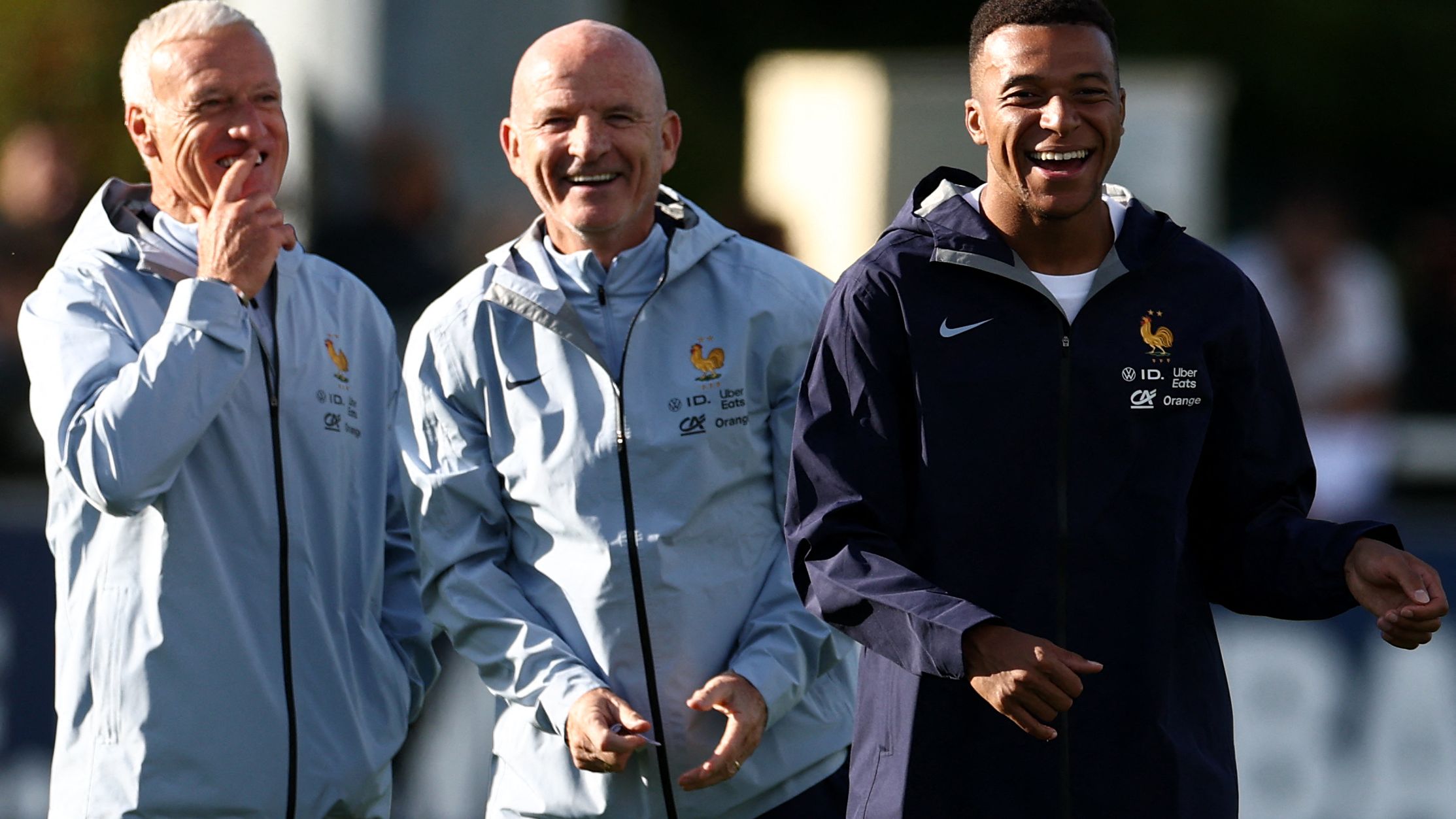 Didier Deschamps Adapts to the New Generation: Shortening Team Talks and Lifting Mobile Phone Ban as France Coach