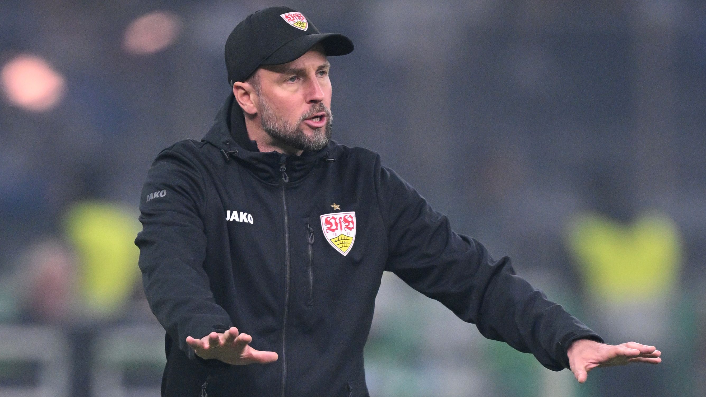 Stuttgart Manager Firmly Rejects Fenerbahçe Speculation as Turkish Club Pursues Mourinho's Successor from Europa League Rivals