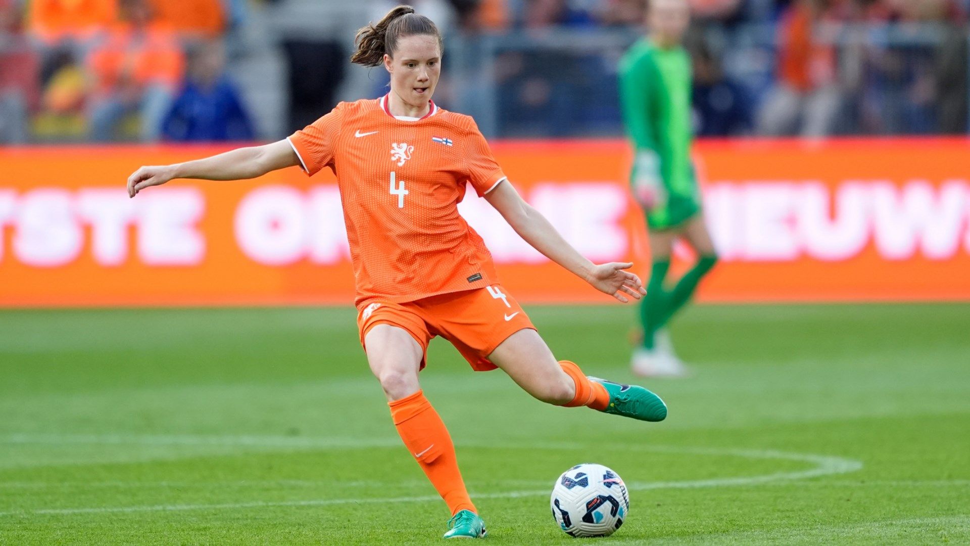 Veerle Buurman: Chelsea's Promising Dutch Talent Vying with Millie Bright and Naomi Girma for Playing Time