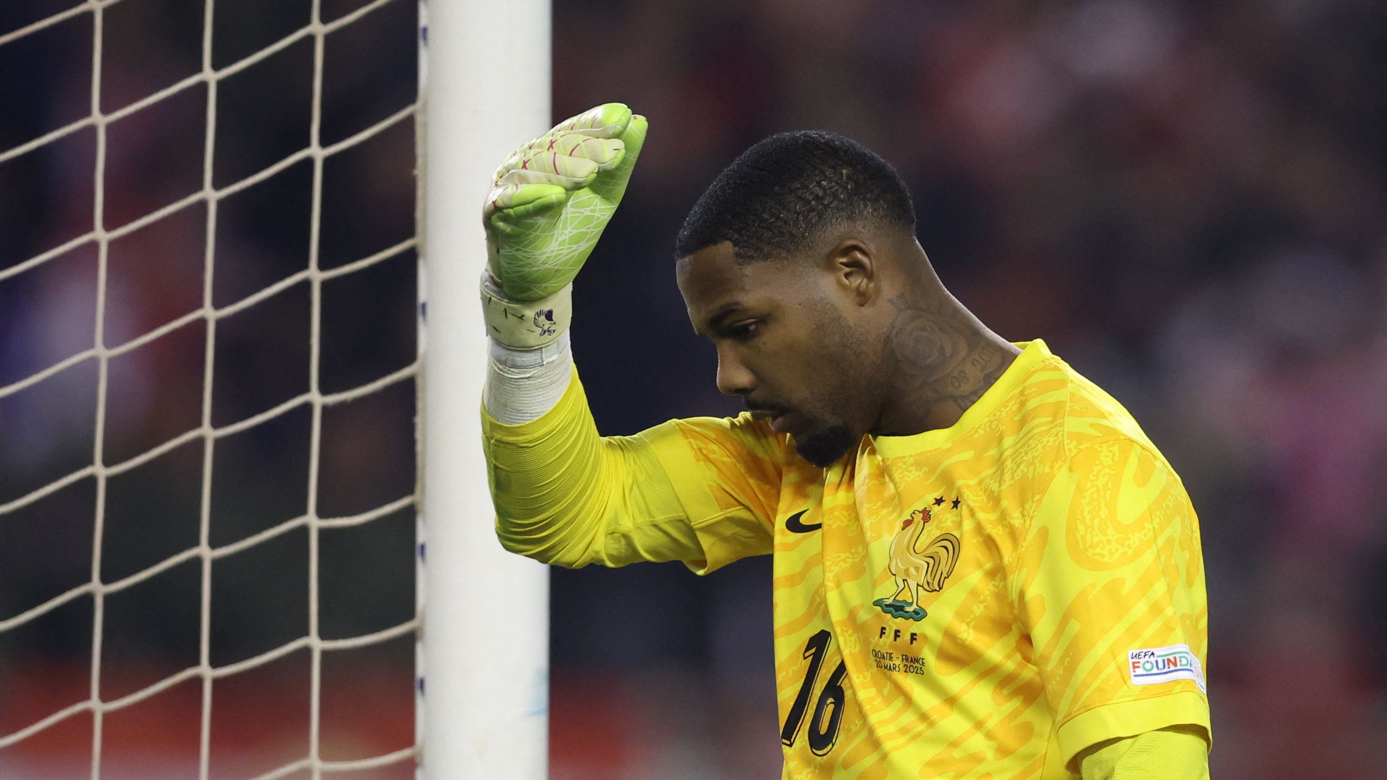 Mike Maignan se acerca a la libertad de transferencia mientras las negociaciones del contrato con el AC Milan colapsan en medio de un fallido traspaso al Chelsea.