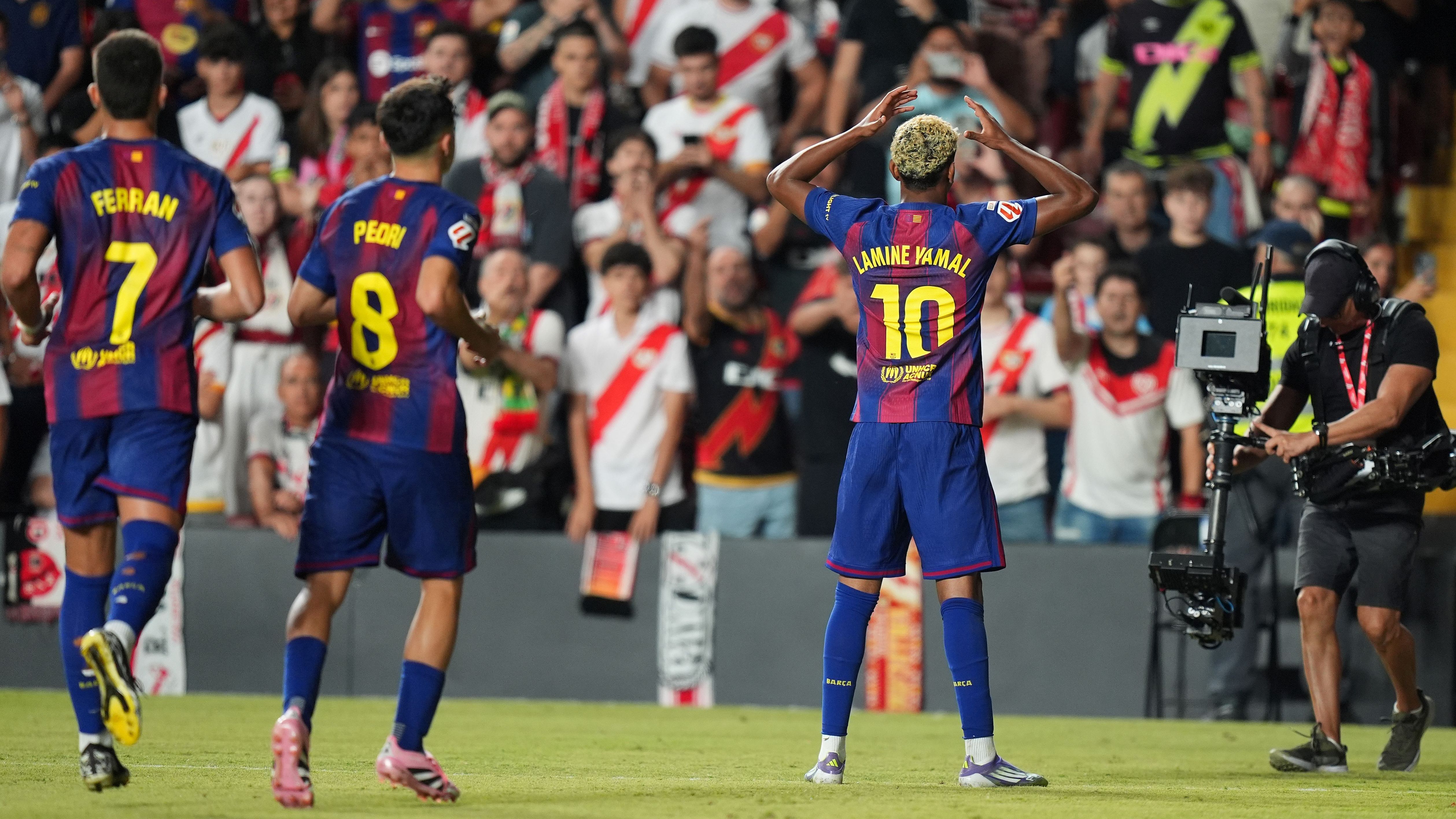 برشلونة يتخلص من لاعب منسي بعد إنهاء عقده لتوفير مساحة أكبر في فاتورة الأجور وتخفيف صعوبات التسجيل
