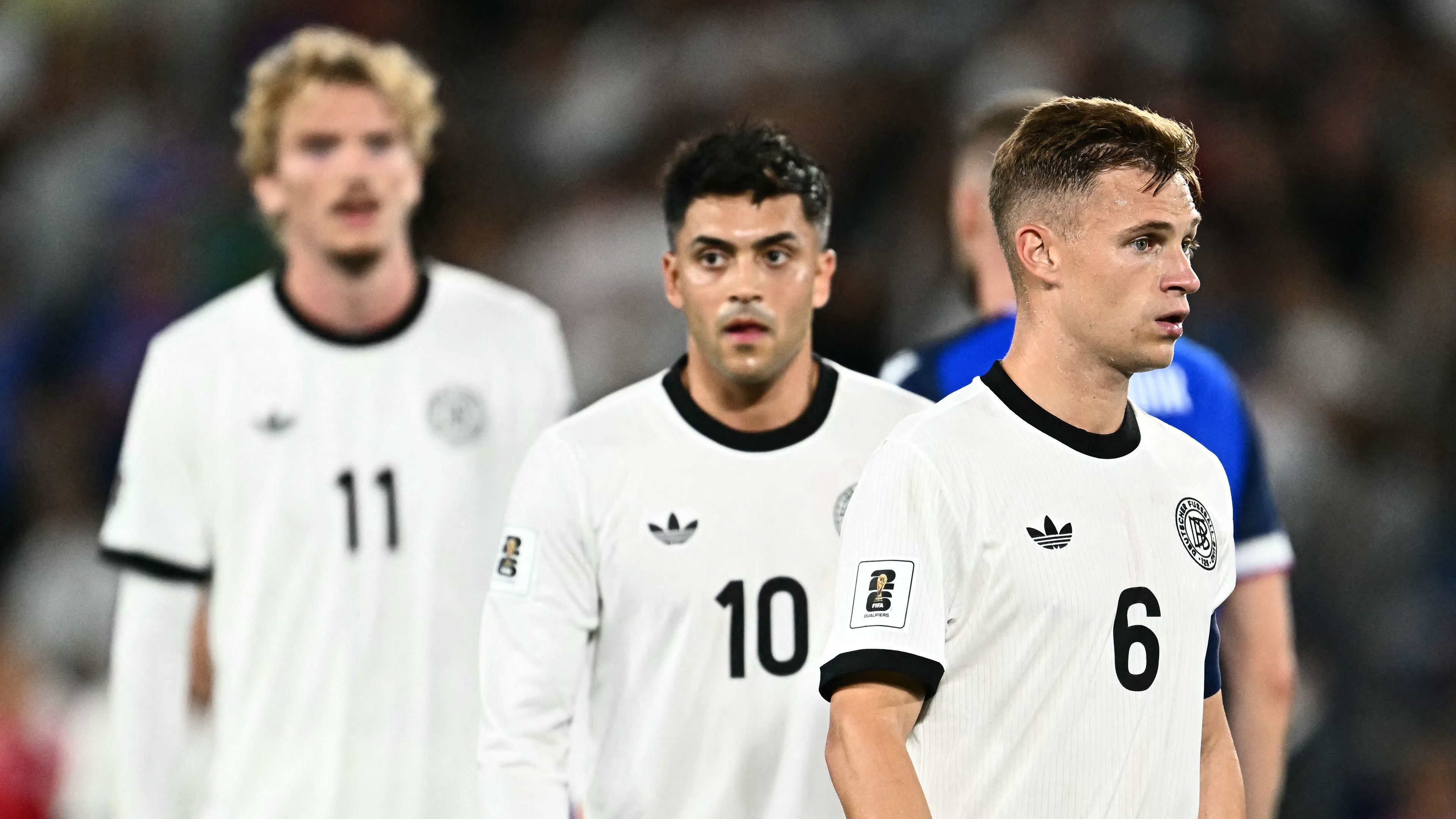 بعد الخسارة الصادمة لألمانيا أمام سلوفاكيا في تصفيات كأس العالم، أشاد النجم الألماني بجمال موسيالا ووصفه بأنه لا يُعوّض مثل ميسي.