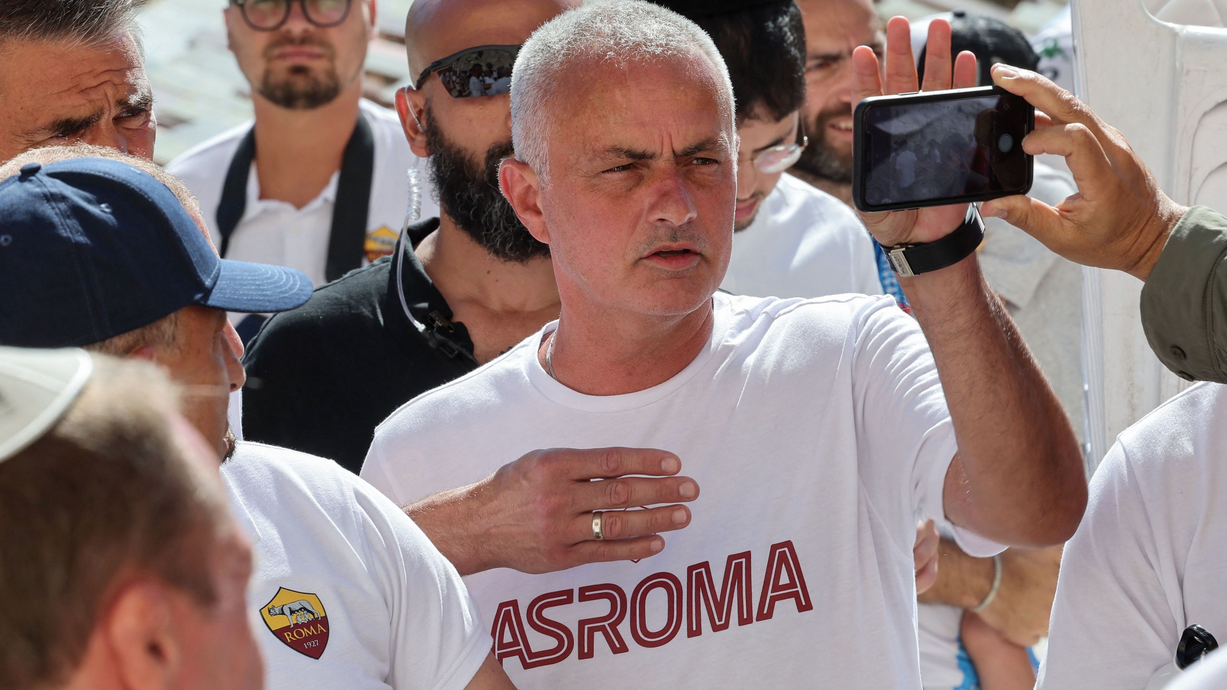 Jose Mourinho Achieves Notable Milestone in Severance Packages Following Fenerbahce Dismissal, as He Considers Premier League Return
