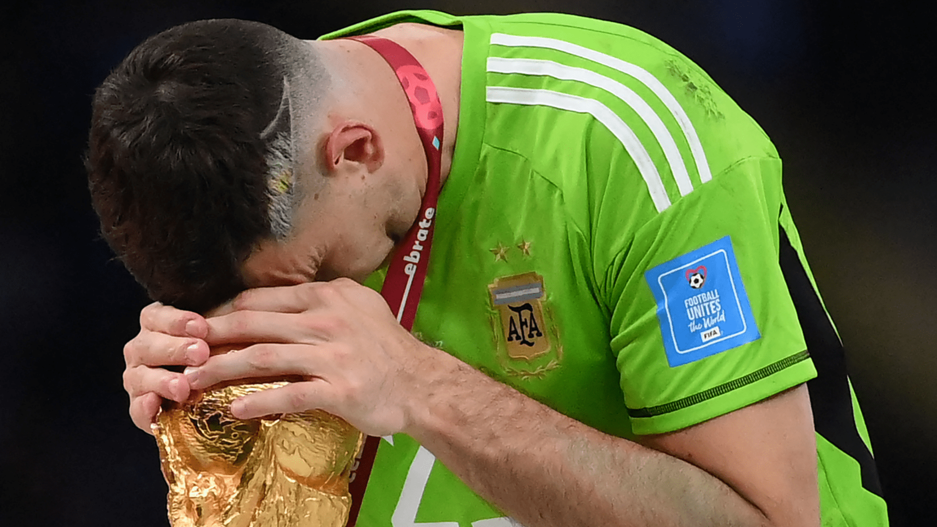 Emi Martinez's Brother Discloses the Key Reason for the Aston Villa Goalkeeper's Failed Transfer to Manchester United