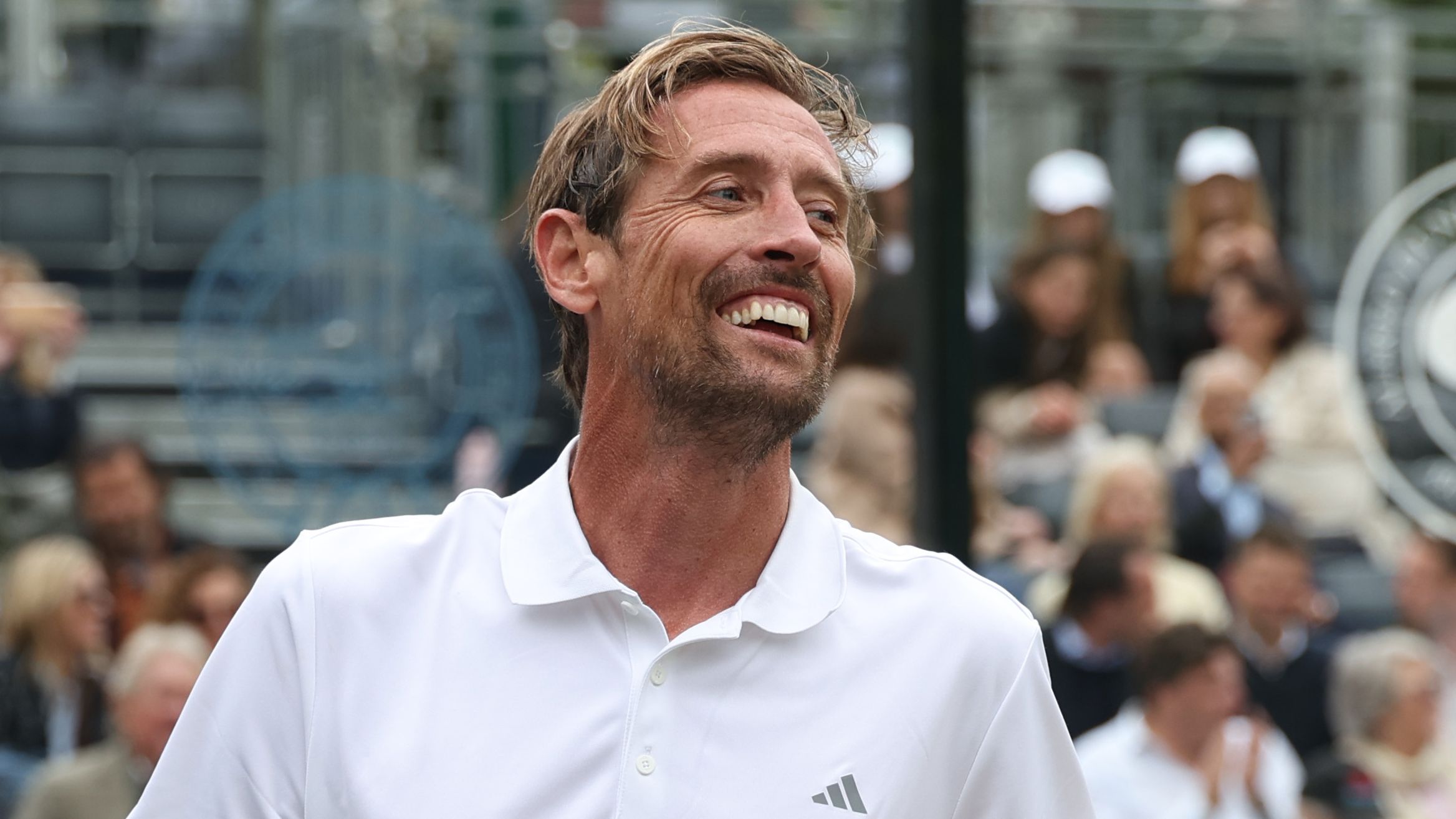 ¡La mascota más alta del mundo! Peter Crouch lidera a su equipo no profesional en un divertidísimo castigo de Fantasy Football.