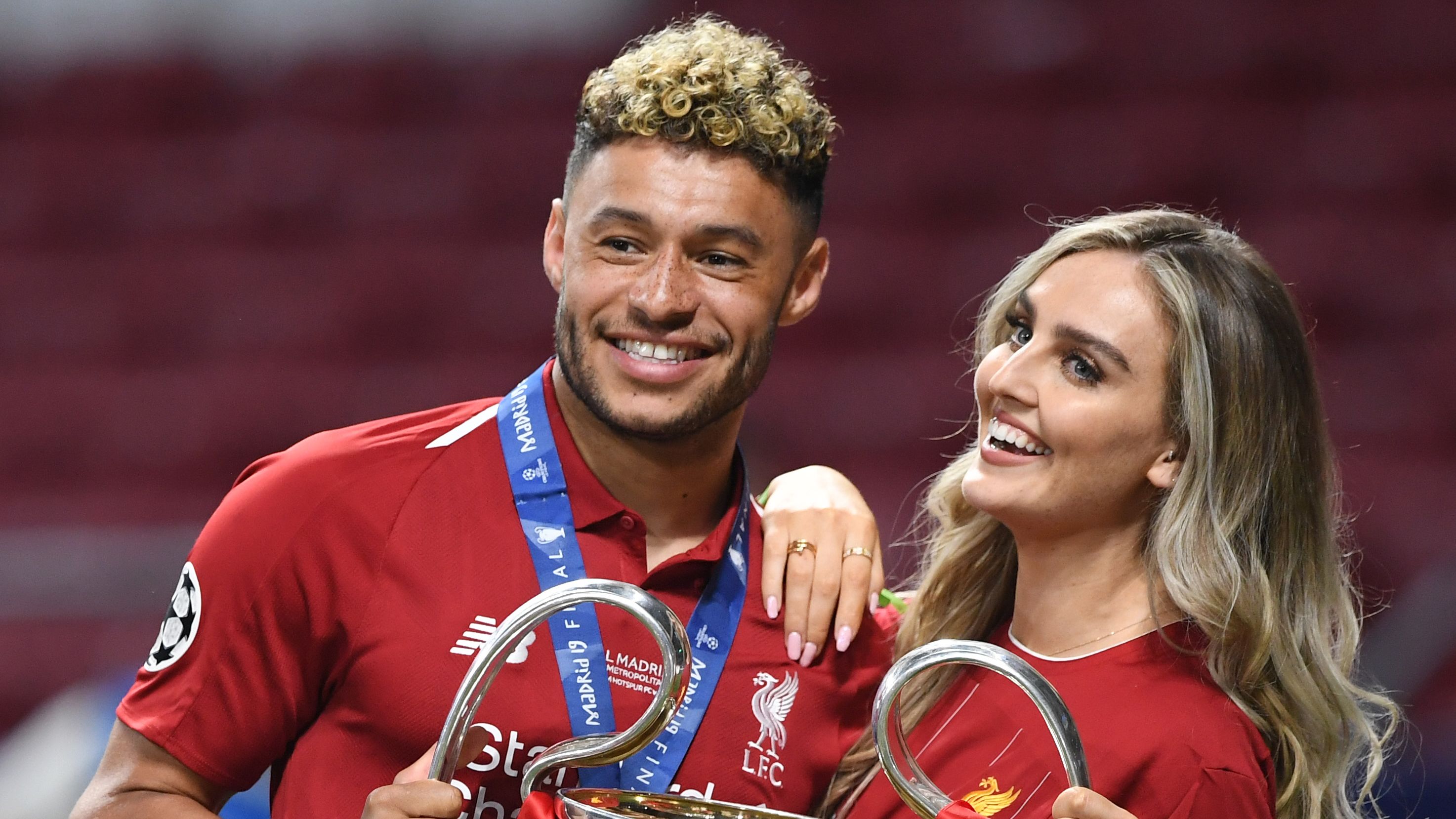 Alex Oxlade-Chamberlain y su prometida Perrie Edwards anuncian que esperan su segundo hijo
