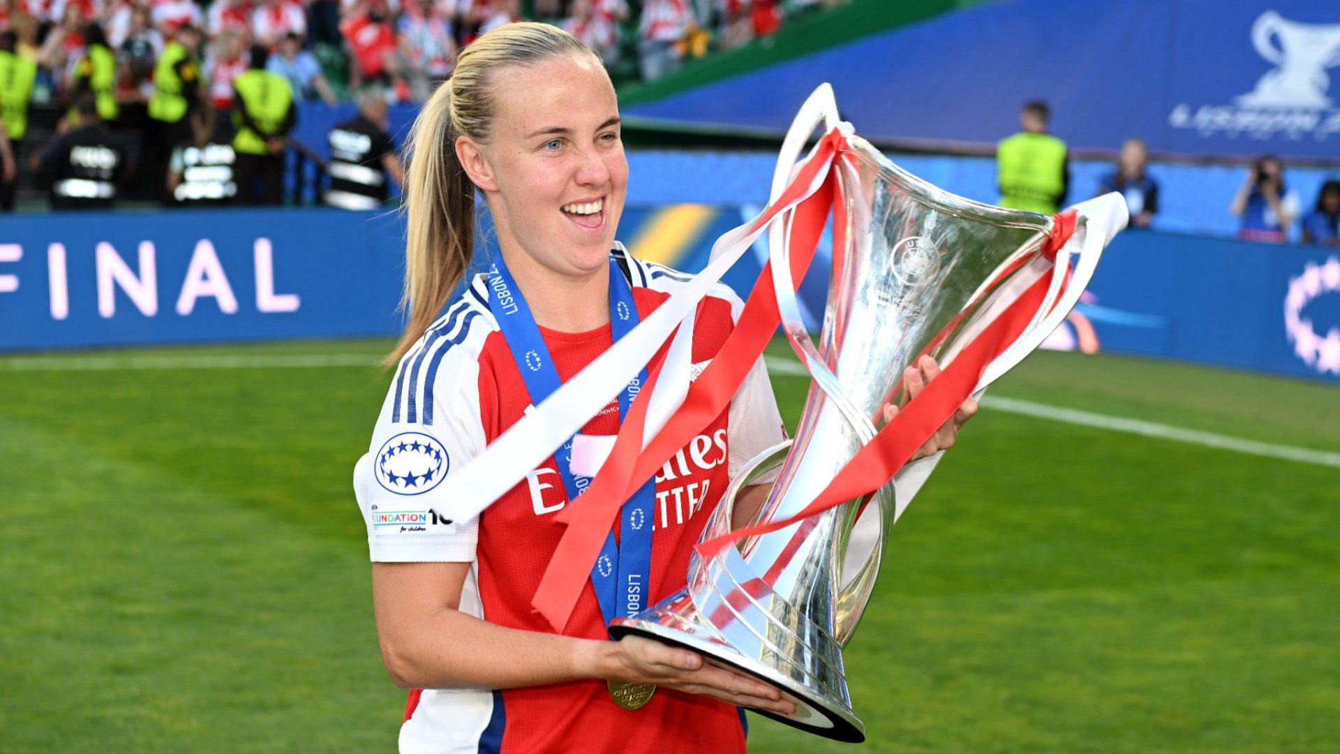 Beth Mead Makes History in the Women's Super League with Two Assists as Arsenal Launches Season with a Dominant Performance