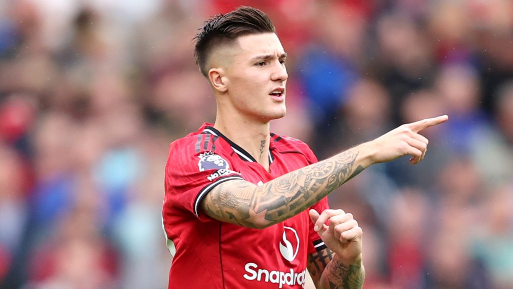 How Benjamin Šeško Can Develop into a Complete Striker for Manchester United Following a £74 Million Investment in a Versatile Forward