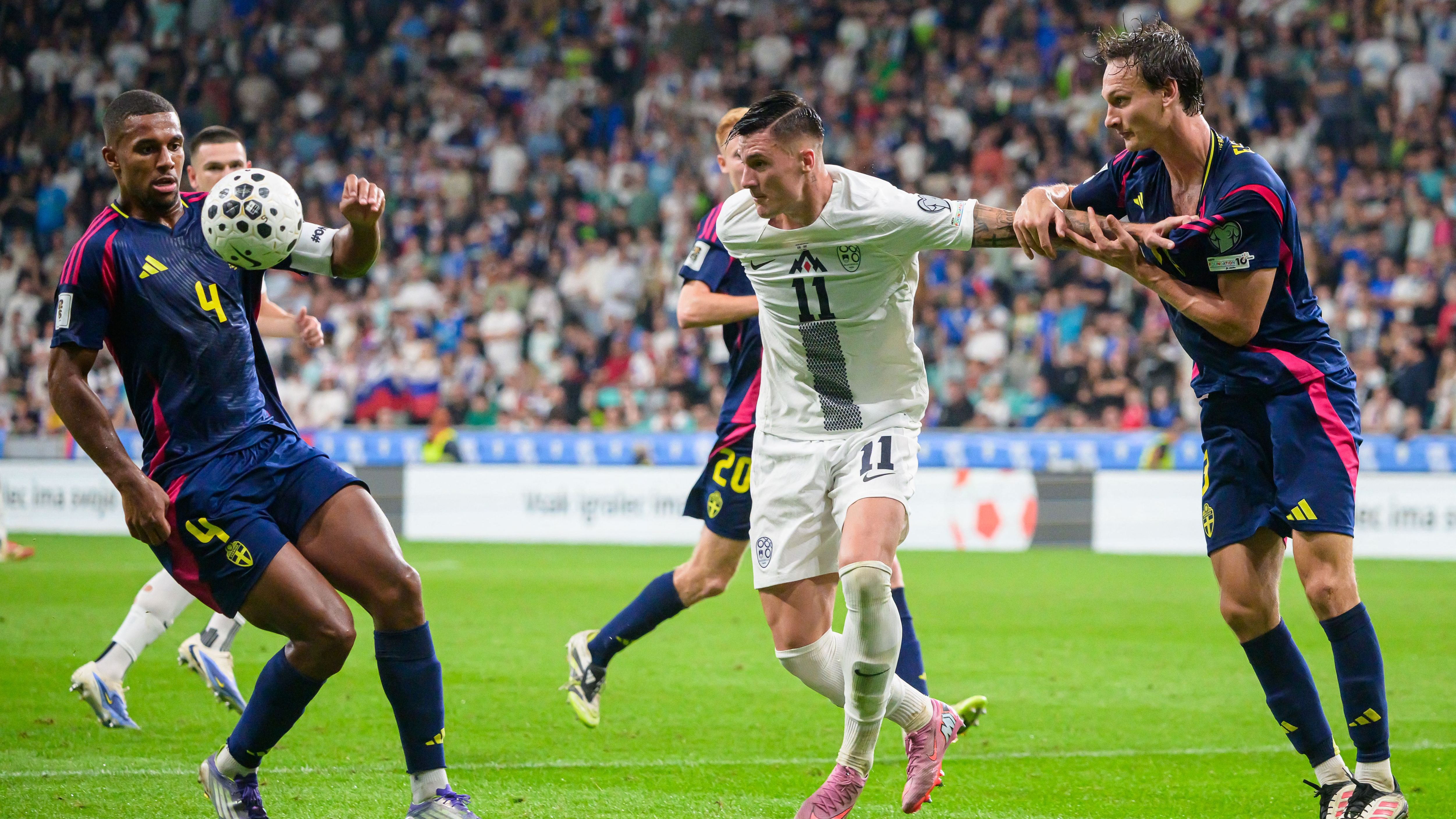 How Benjamin Šeško Can Develop into a Complete Striker for Manchester United Following a £74 Million Investment in a Versatile Forward