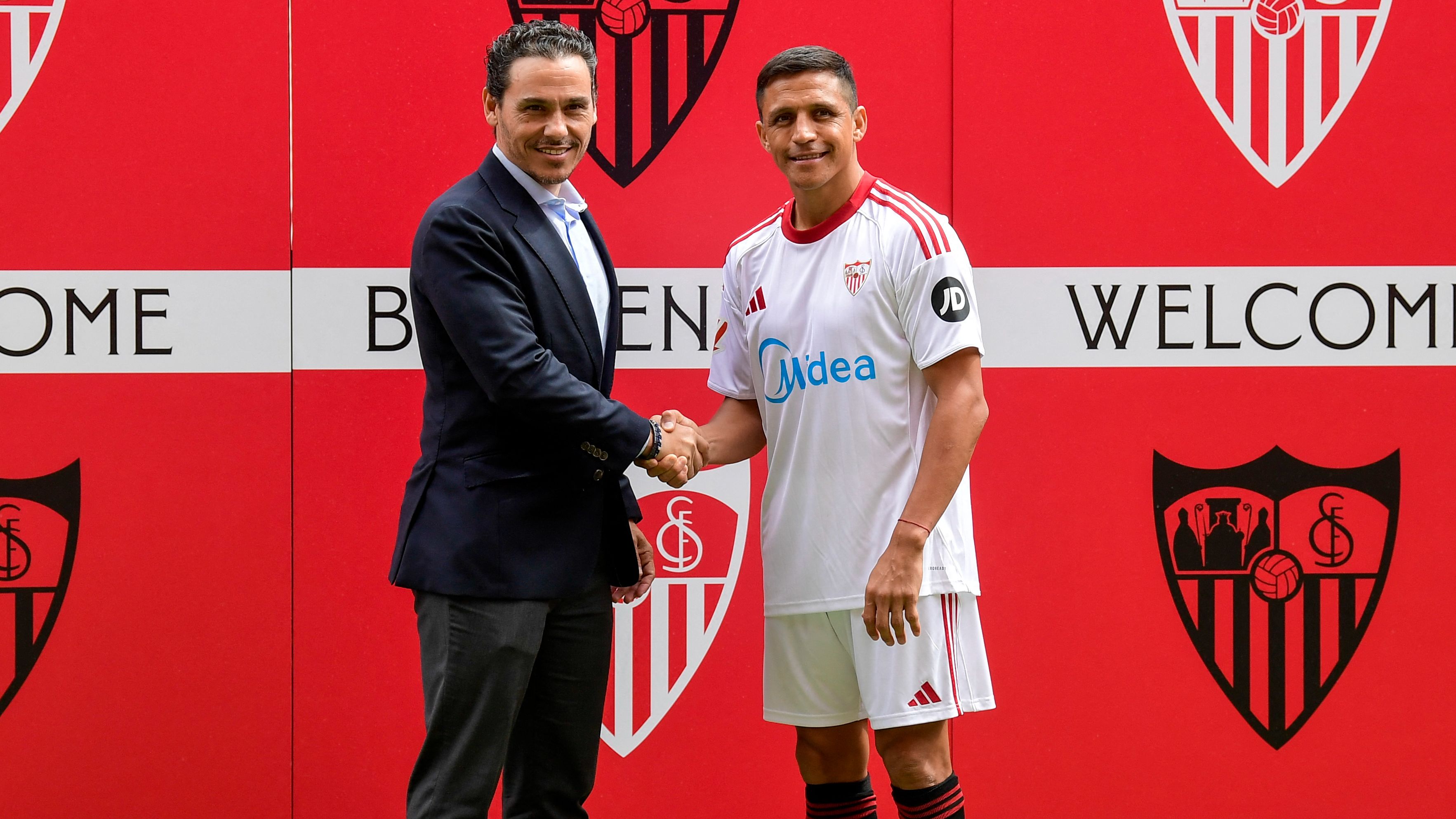 César Azpilicueta Outshines Younger Players at Sevilla as Alexis Sánchez Highlights the Ex-Chelsea Veteran's Impressive Training Statistics
