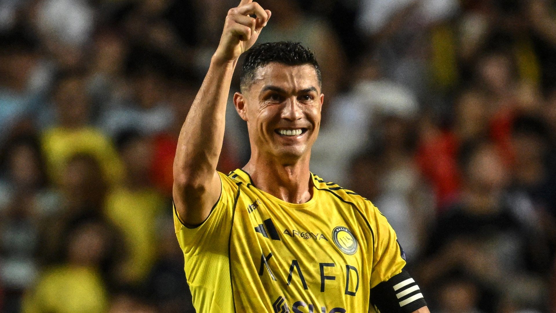 Cristiano Ronaldo Urges Wesley Sneijder to End Retirement and Join Al-Nassr to Assist in His 1,000th Goal Achievement
