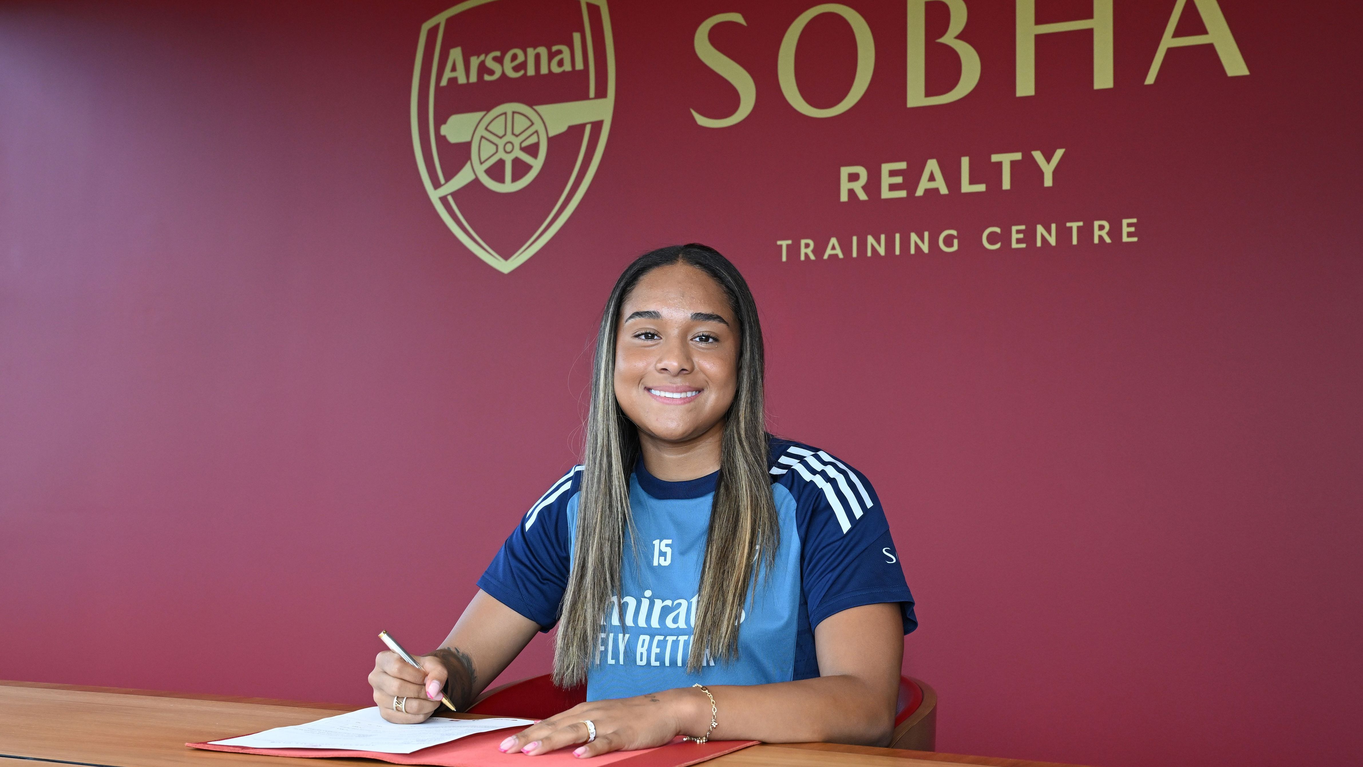 Olivia Smith Dismisses £1 Million Transfer Fee Amid Record-Breaking Move to Arsenal