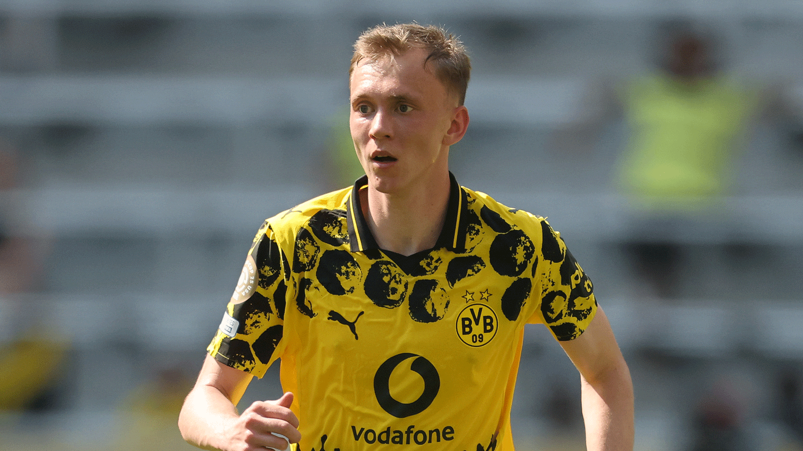 Max Beier Addresses Speculation on €70 Million Brentford Transfer Amid Reports of Borussia Dortmund's Plans to Sell Striker Prior to Fabio Silva's Injury